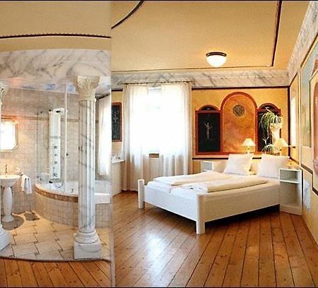 Knopf Und Knopf Erlebniswelt Hotel Warthausen Room photo